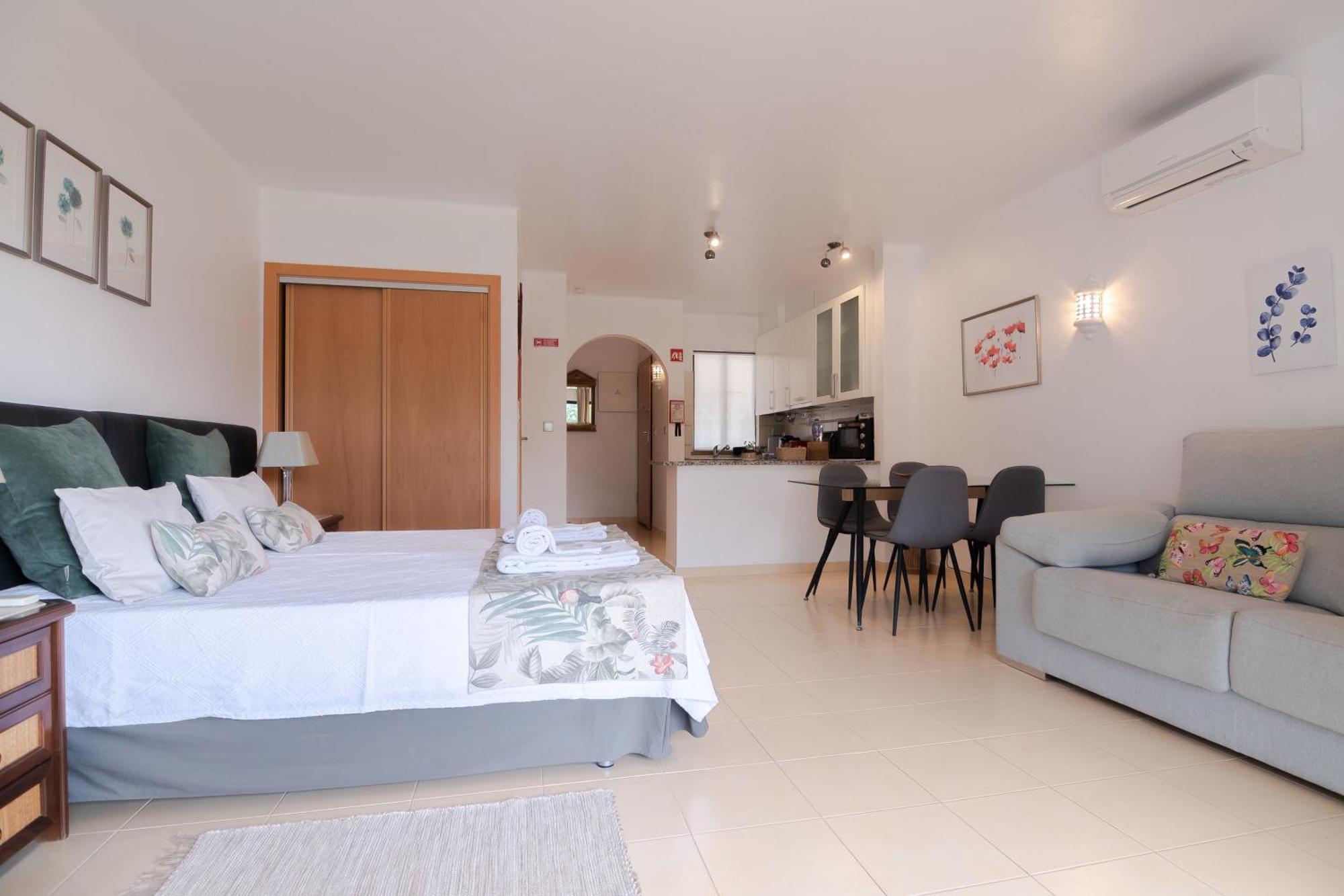 Seacoast Retreat With Pool And Beach Access By Drago Rentals Αλμπουφέιρα Εξωτερικό φωτογραφία